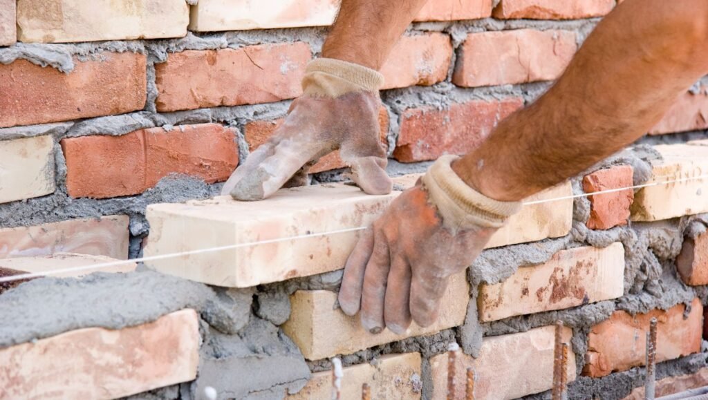 services de maçonnerie dans le Var – mur de briques
